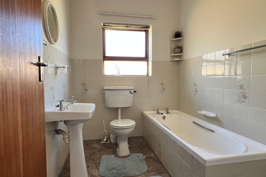 4 Bedroom Property for Sale in Wavecrest Eastern Cape
